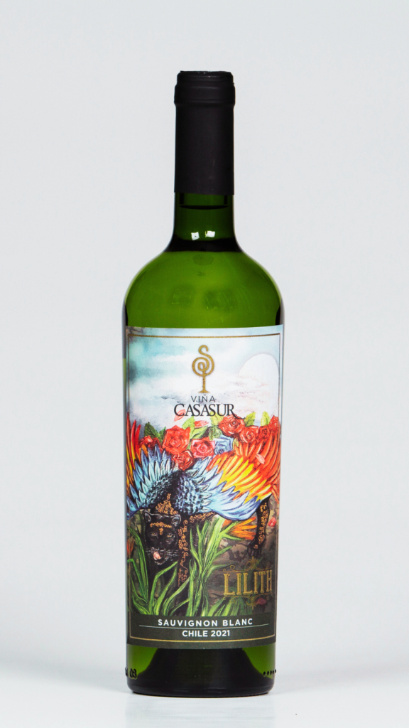 Garrafa de vinho Lilith Sauvignon Blanc 2021 da Viña Casa Sur, com um rótulo artístico detalhado e colorido, representando o frescor e a leveza deste Sauvignon Blanc chileno.