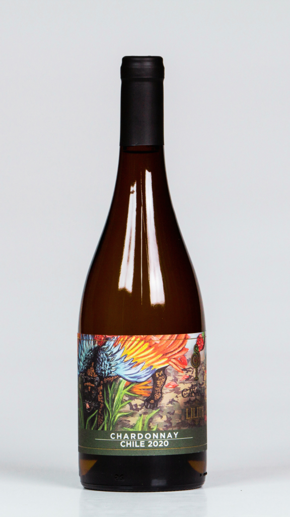 Garrafa de vinho Lilith Chardonnay 2020 da Viña Casa Sur, com rótulo artístico colorido, simbolizando a elegância e o equilíbrio deste Chardonnay chileno.